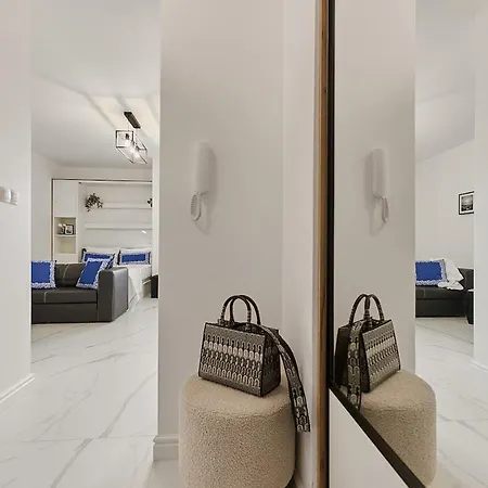 Golden Hour Apartments-slowianska 42