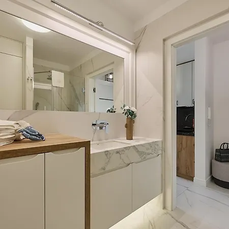 Golden Hour Apartments-slowianska 42 *